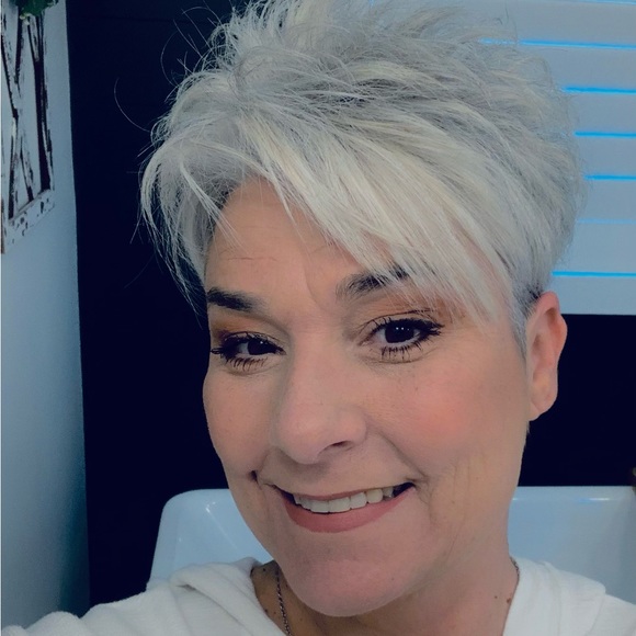 Meet your Posher, Kelly - Picture 2 of 2